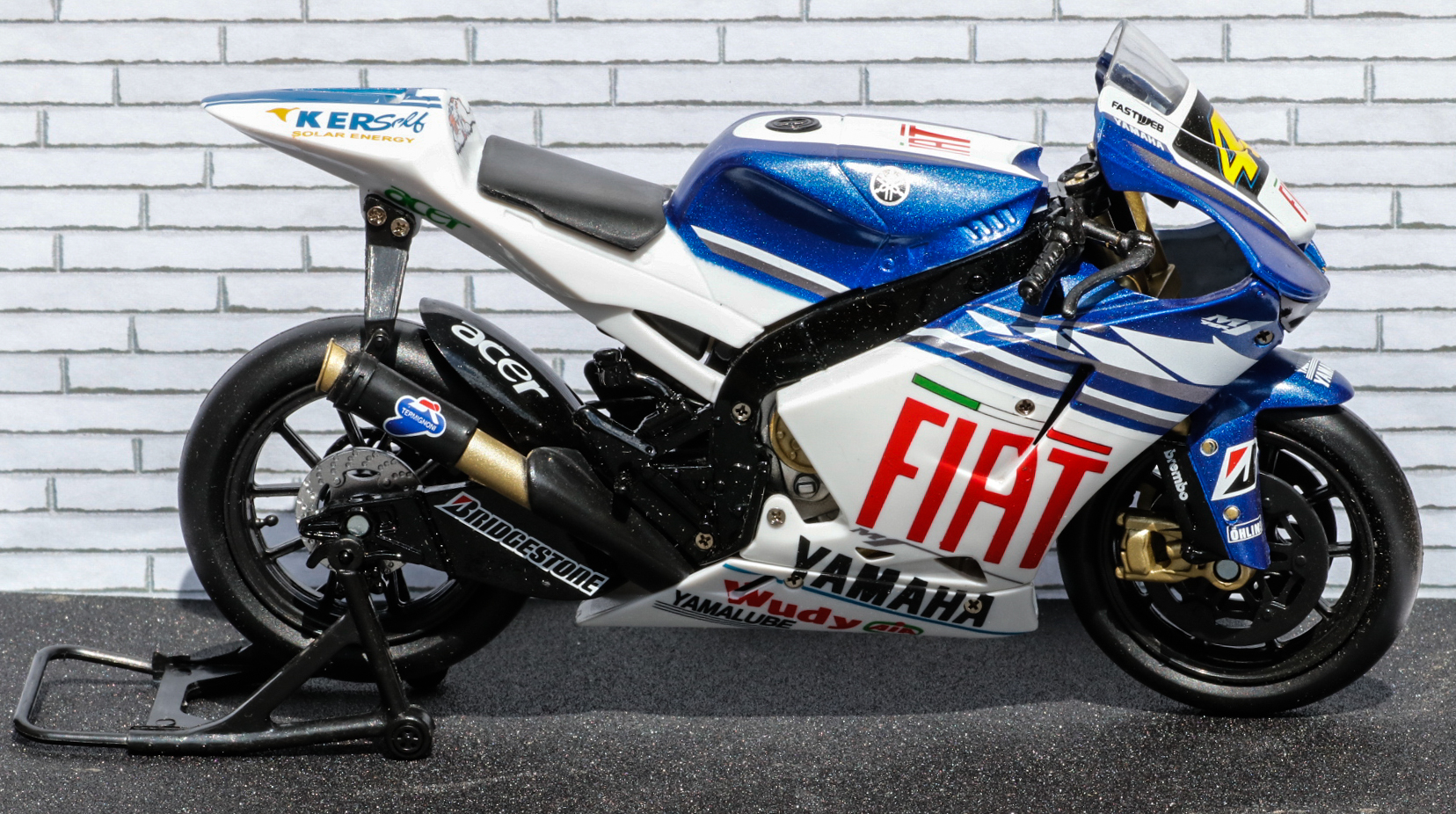 New Ray 1-12 Yamaha YZR-M1 Fiat